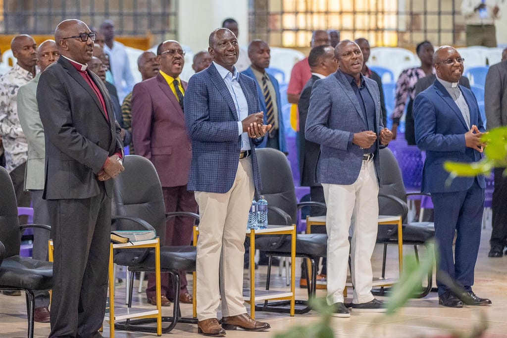 President William Ruto joins in the singing session flanked by National Assembly Majority Leader Kimani Ichung'wah and bishops during a church service at AIC Jericho, Nairobi on March 23, 2025/PCS