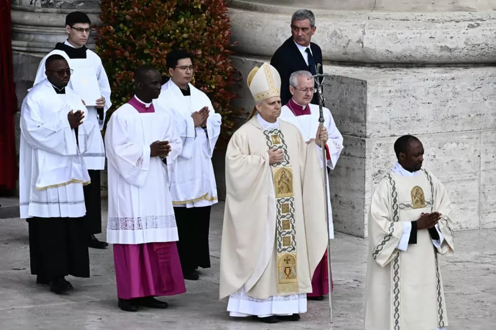 Pope Leo XIV arriving to lead a mass for the beginning of his pontificate in St Peter's square © Filippo MONTEFORTE / AFP