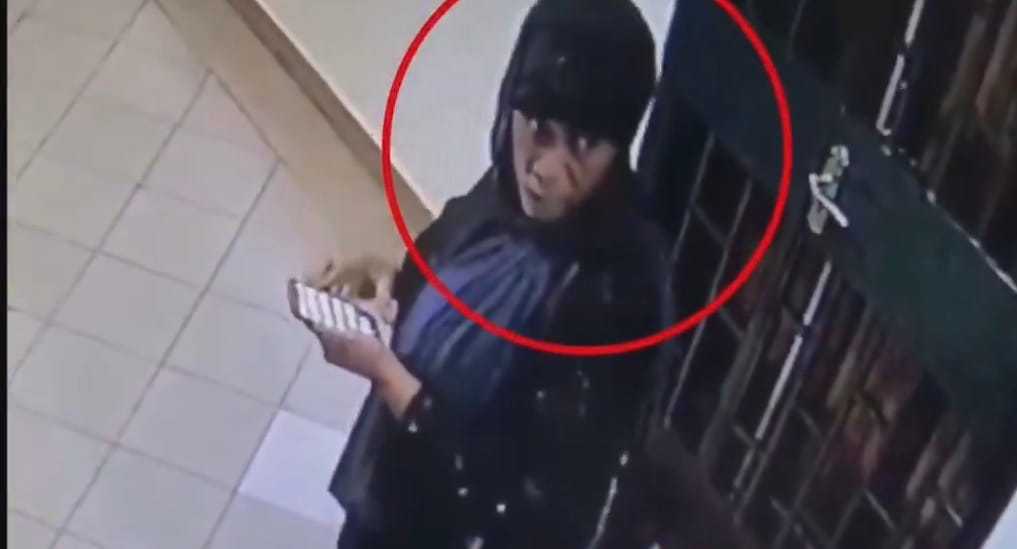 A screen grab of CCTV footage of one of the thieves suspected to be behind a series of burglaries in Kilimani, Kileleshwa and Westlands