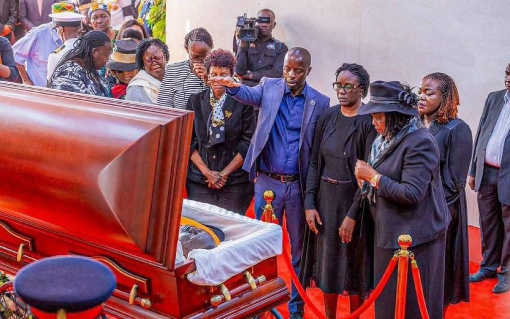 Raila Odinga Junior and family paying last respect to the late father Raila Odinga.