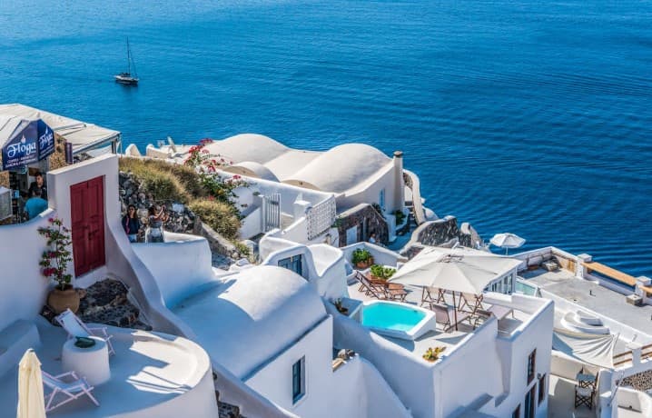 Thousands Evacuate Popular Tourist Destination Santorini Over Earthquake Fears