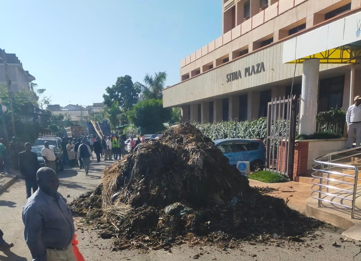 Drama As Nairobi County Dumps Garbage At Stima Plaza Over Ksh3B Debt
