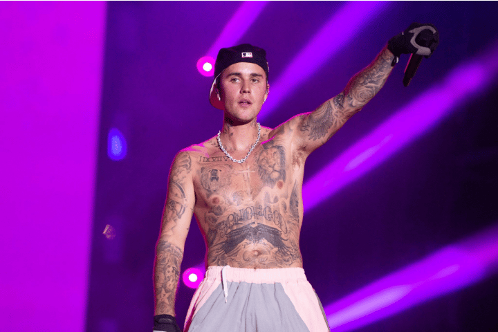 Justin Bieber Opens Up, Says He Struggles With Feelings of Being ‘Unworthy’ and a ‘Fraud’