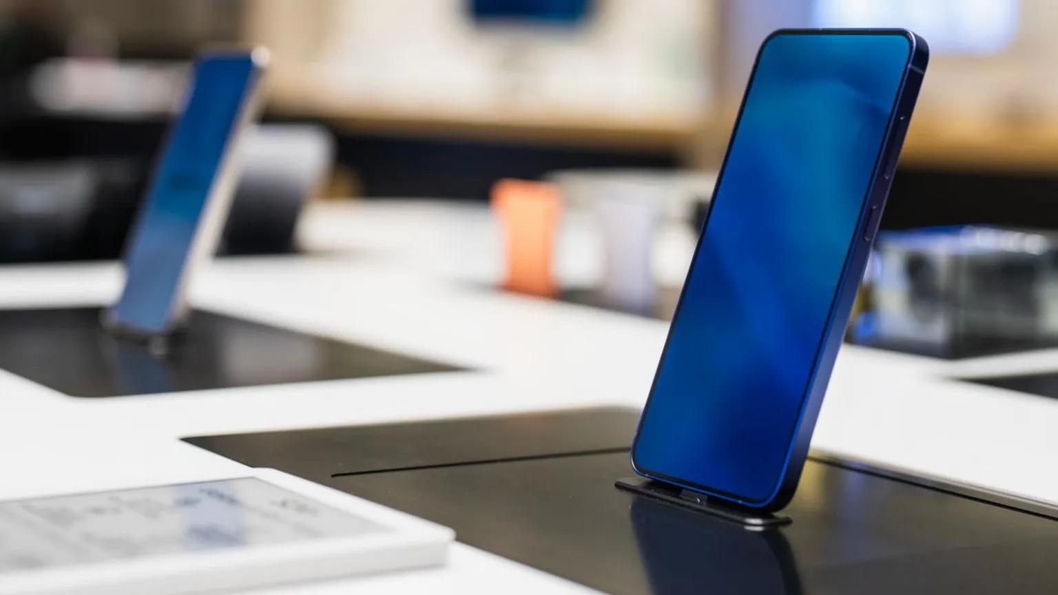 Trump Exempts Smartphones and Computers From New Tariffs