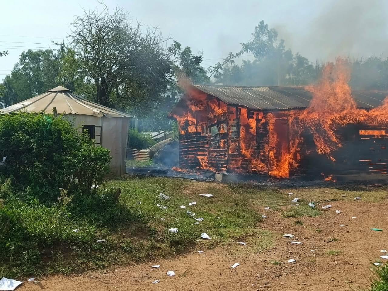 Homa Bay Residents Escort Albert Ojwang’s Body to Mawego Police Station, Burns Part of the Station