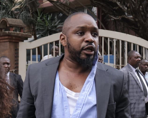 Activist Boniface Mwangi Arrested by DCI Officers at His Home in Machakos