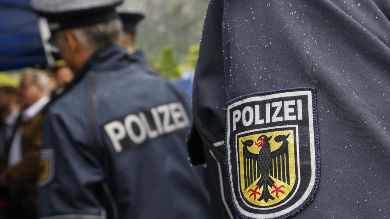 ‪Germany Arrests Three Alleged Hamas Members On Suspicion of Plotting Attacks‬