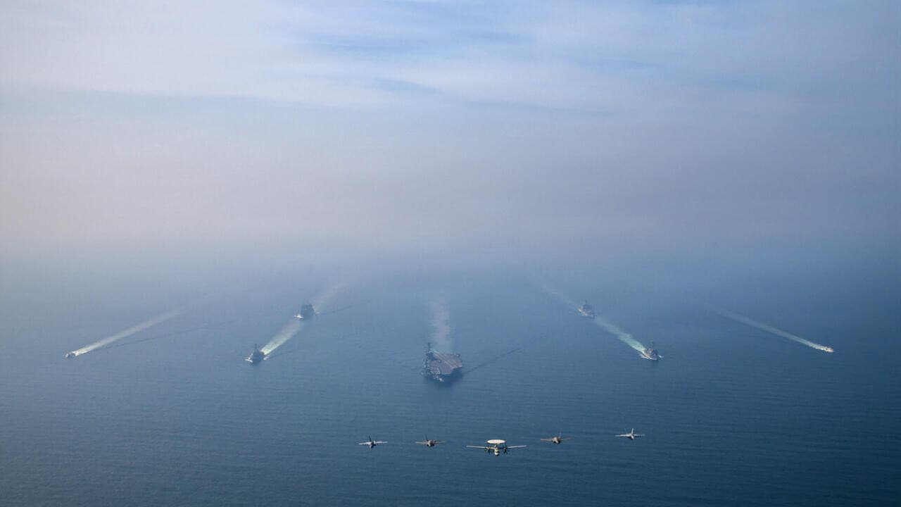 ‪Trump Sets Iran Nuclear Deal Deadline, Tehran Threatens Retaliation Against US Bases‬