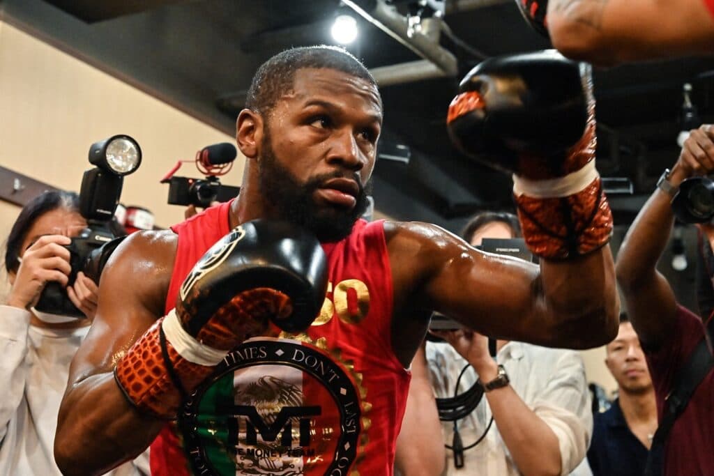 Floyd Mayweather Comes Out of Retirement
