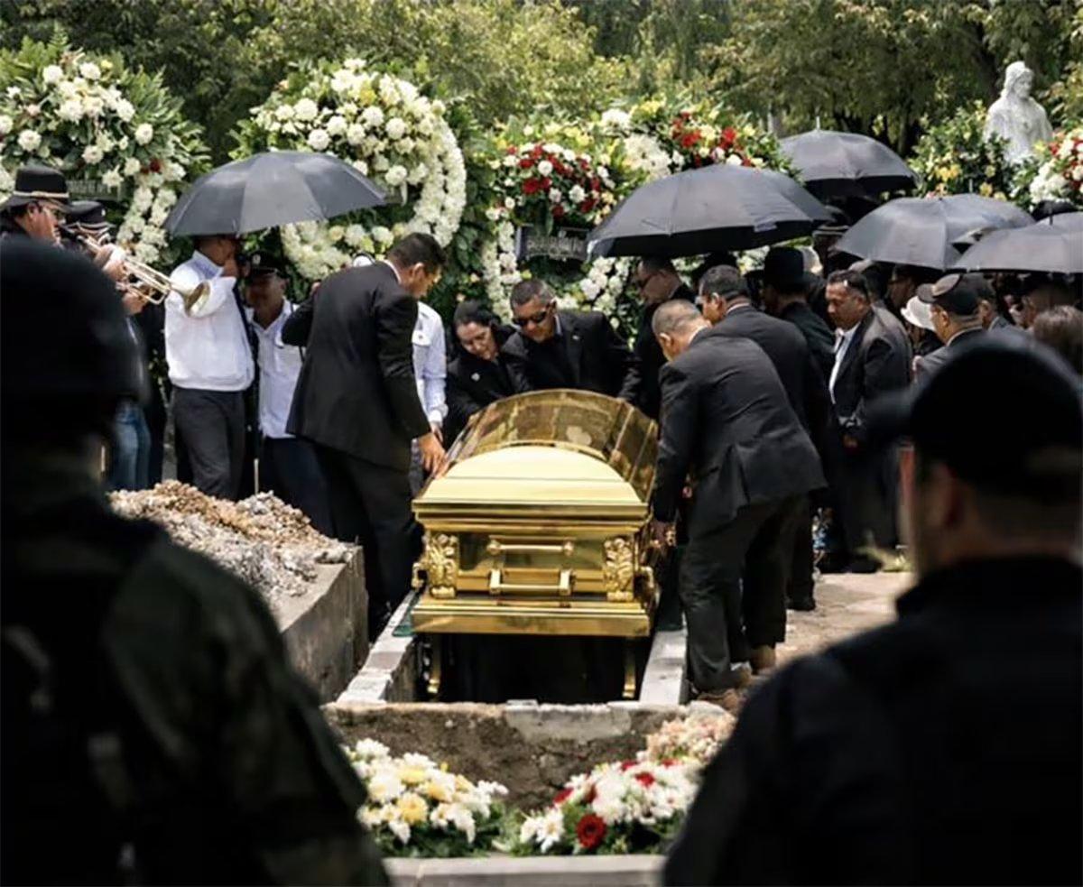 Mexican Drug Lord ‘El Mencho’ Buried In Golden Coffin